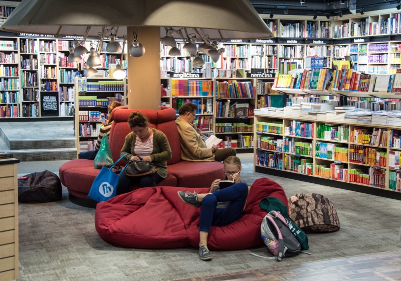 vitrine-SIX FOURS LES PLAGES-min_books_bookstore_book_reader_readers_reading_shop_sale_books-849006