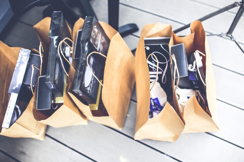 vitrine-SIX FOURS LES PLAGES-min_shop_shopping_bags_gift_brown_blank_market_product-722676